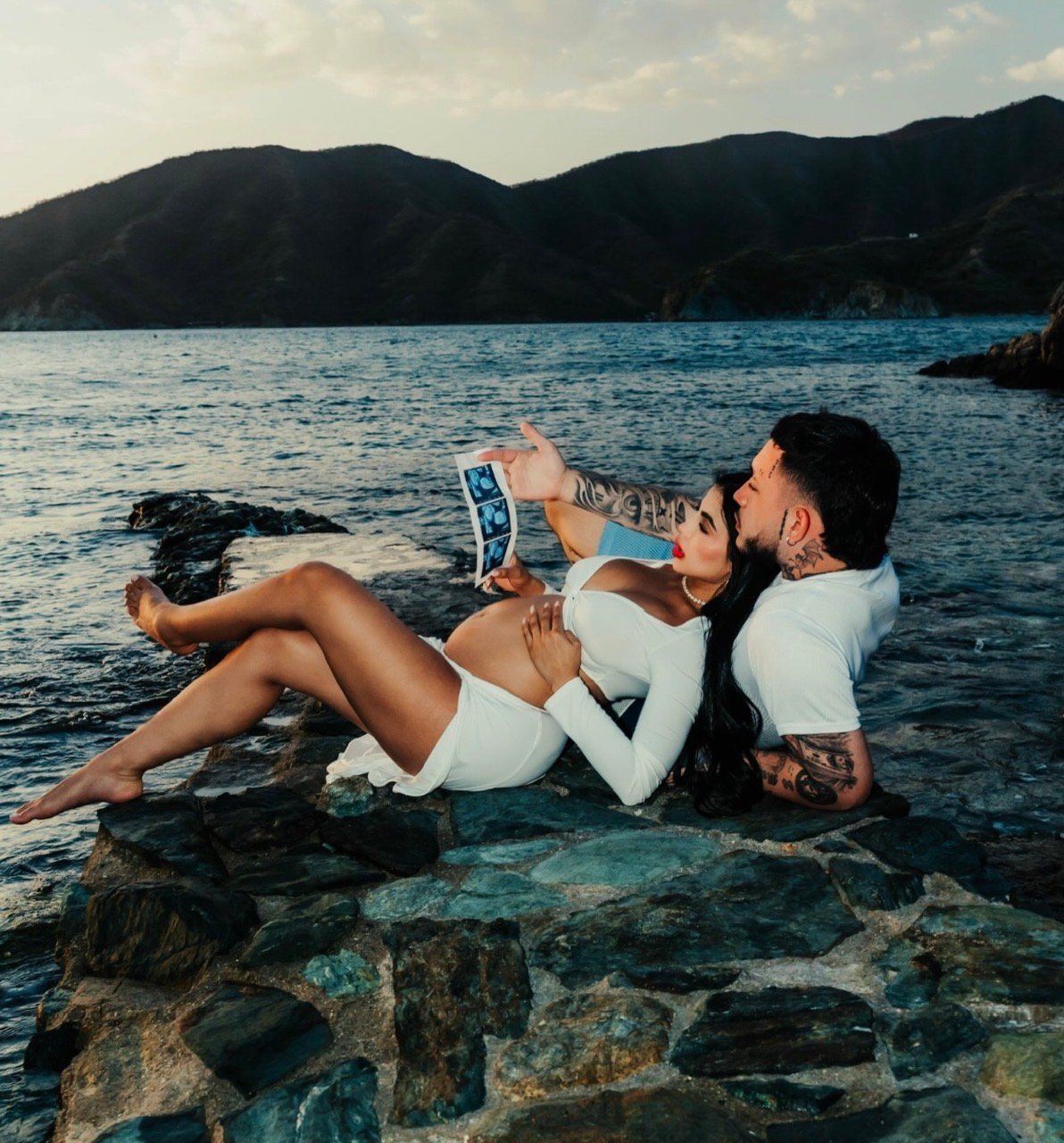 Karina García y Kris R anuncian que serán padres: la creadora de contenido confirmó su embarazo en redes sociales